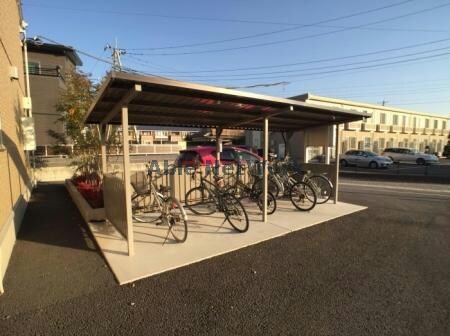 物件外観写真3　(駐輪場付き)