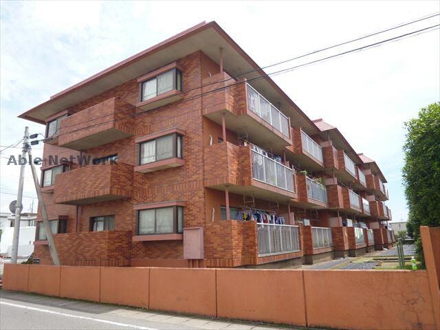 物件外観写真1　(陽当たりの良い建物です)