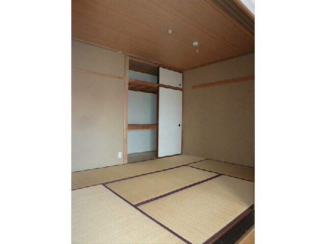 物件内観写真8　(和室は落ち着きます)