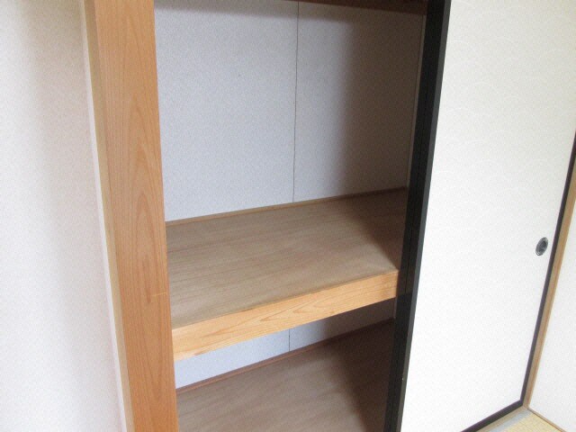 物件内観写真7　(押入れ)
