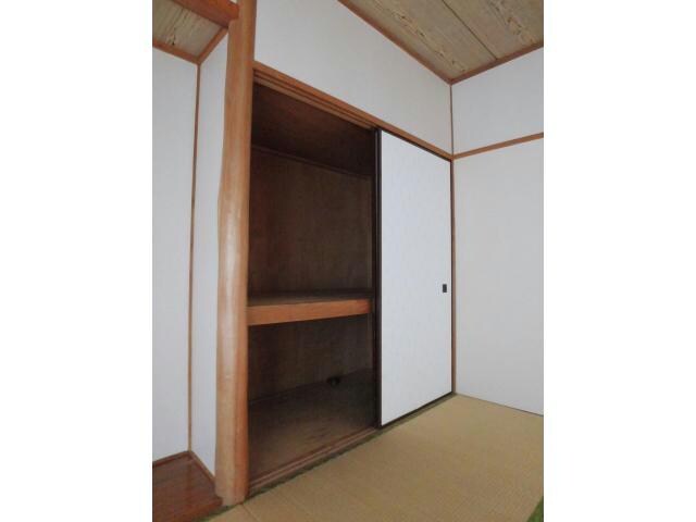 物件内観写真12　(一間の収納)