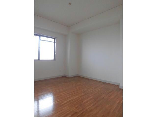 物件内観写真15　(入口側の洋室)