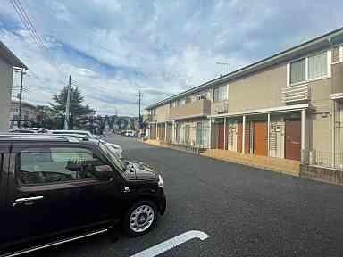 物件外観写真3　(敷地内駐車場)