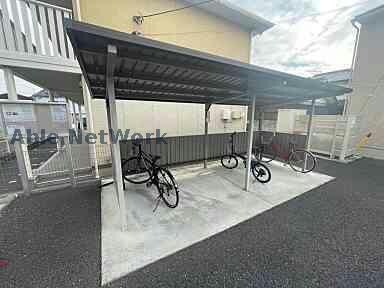 物件外観写真4　(敷地内駐輪場)