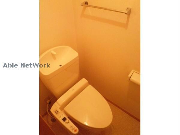 物件内観写真9　(温水洗浄便座です)