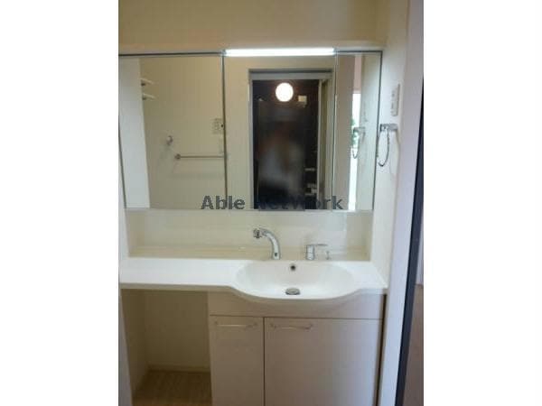 物件内観写真14　(便利なシャワー付き洗面台)