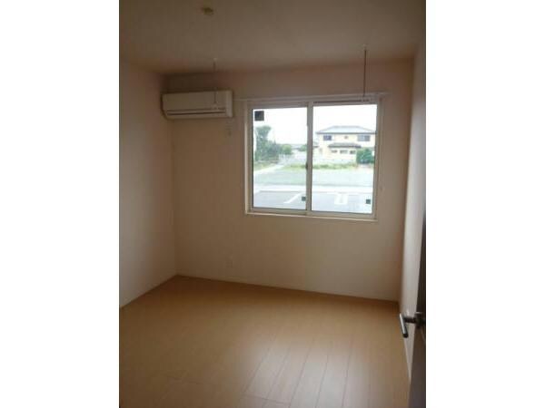 物件内観写真9　(落ち着いた色合いです)