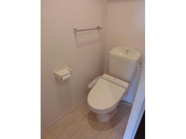 物件内観写真11　(温水洗浄便座です)