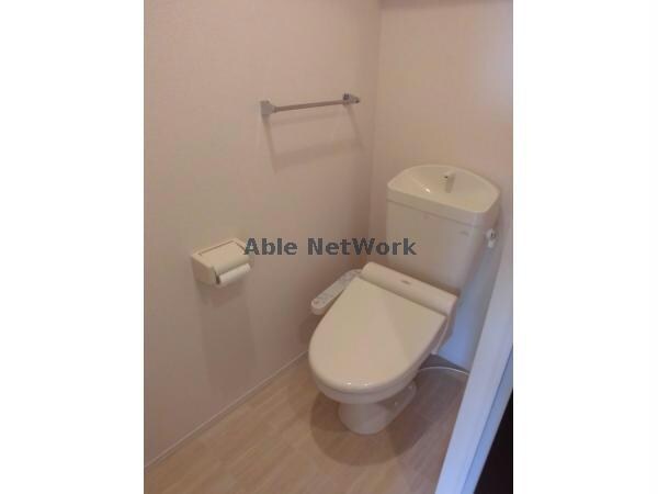 物件内観写真17　(温水洗浄便座です)