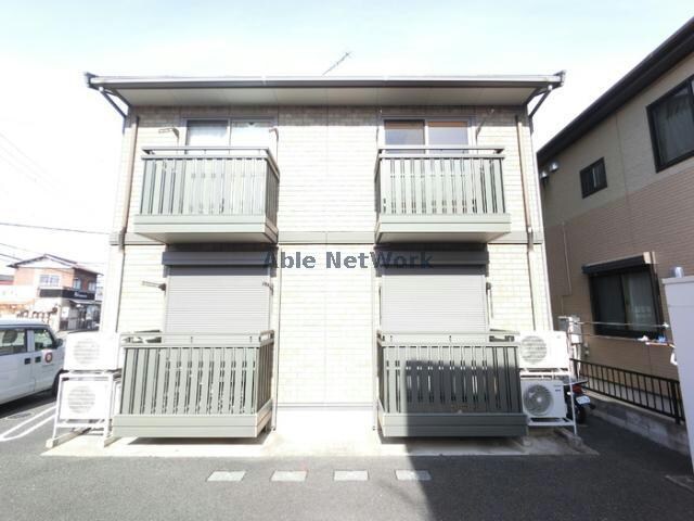 物件外観写真2　(景色に調和した外観です)