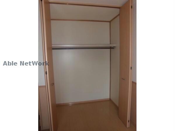 物件内観写真11　(コート類も楽々収納)