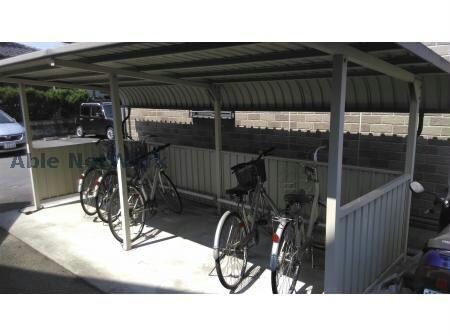 物件外観写真4　(敷地内駐輪場)