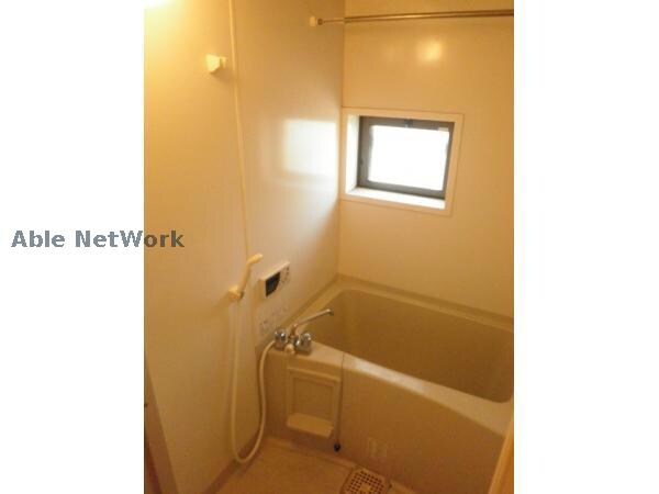 バス／シャワールーム等(窓があり明るいです)