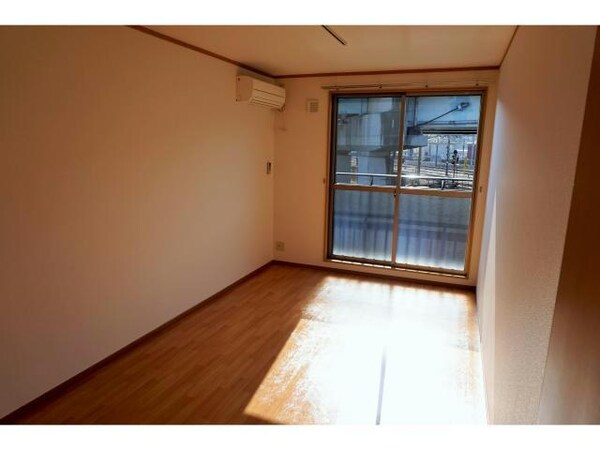 居室(日差しが差し込みます)