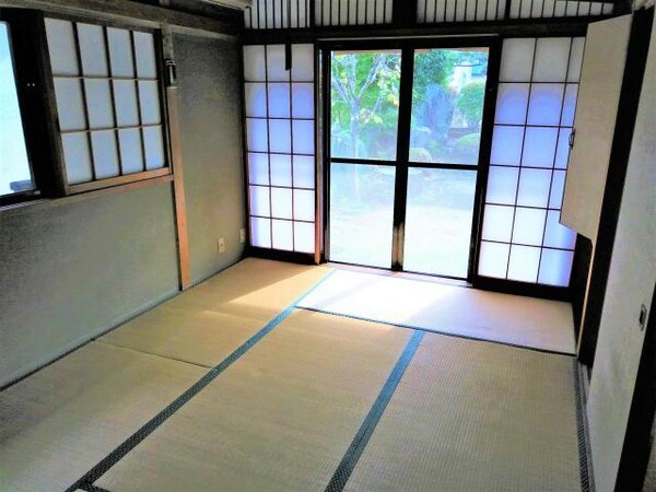 居室(2面採光で明るいです)