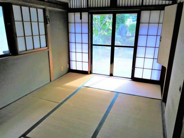 物件内観写真12　(2面採光で明るいです)