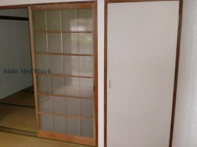 物件内観写真6　(収納もあります)