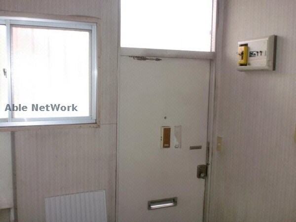 玄関回り(落ち着いた色合いです)