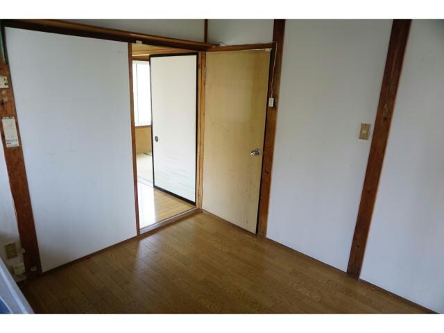 物件内観写真9　(フローリングです)