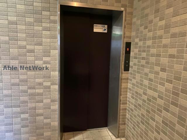 物件外観写真4　(エレベータ完備です。)