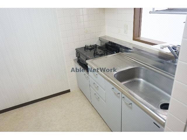 物件内観写真13　(広々キッチン)