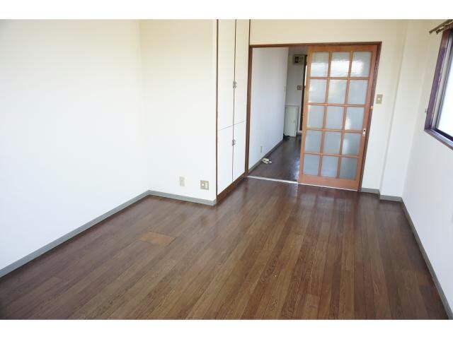 物件内観写真4　(落ち着いた色合いです)