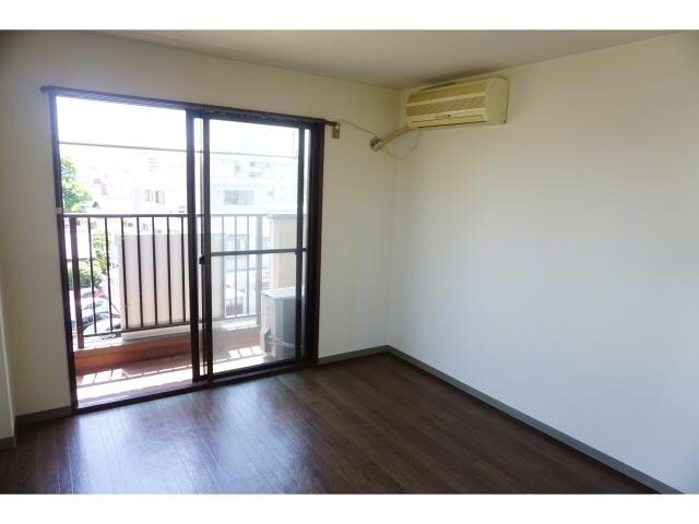 物件内観写真5　(エアコンは必需品)