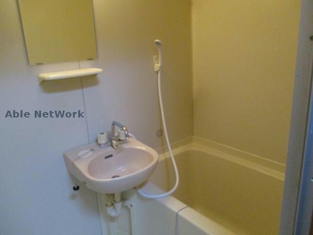 バス／シャワールーム等(一日の疲れを癒せます。)