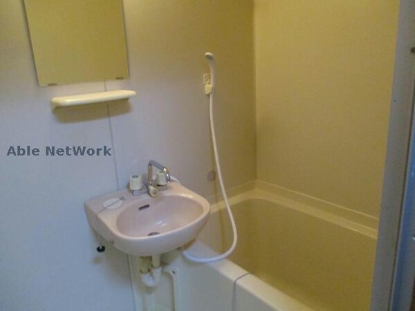 バス／シャワールーム等(一日の疲れを癒せます。)