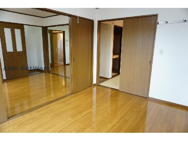 物件内観写真5　(フローリング)