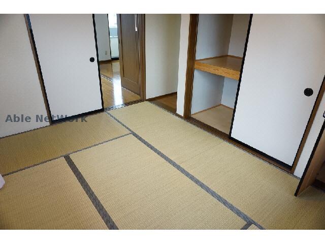 物件内観写真8　(押入れもあります)