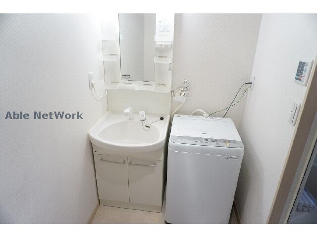 物件内観写真12　(独立洗面台付きです。)