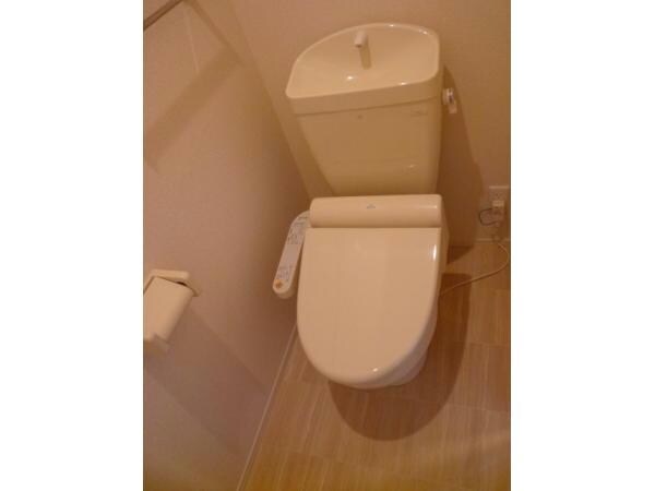 物件内観写真3　(温水洗浄便座です)