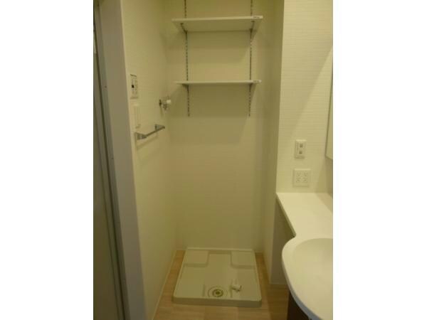 物件内観写真4　(嬉しい独立洗面台)