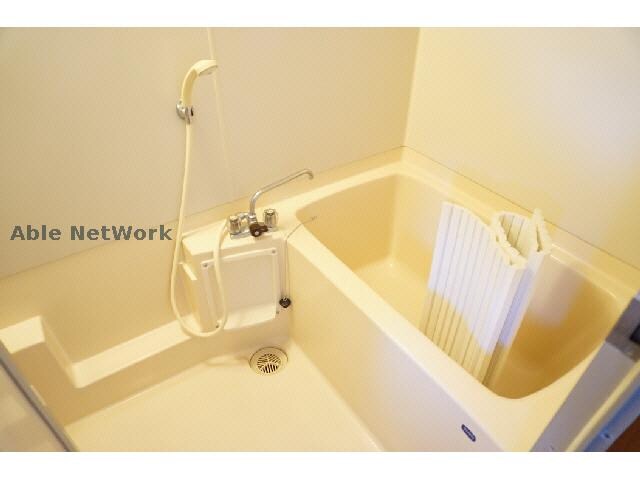 物件内観写真9　(ゆったりとしたバスルーム)