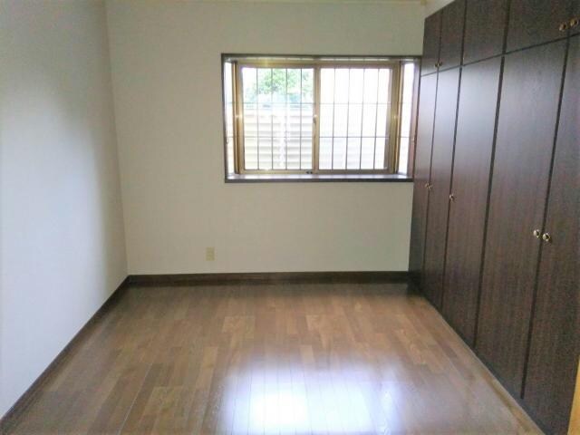 物件内観写真4　(安心の収納量)