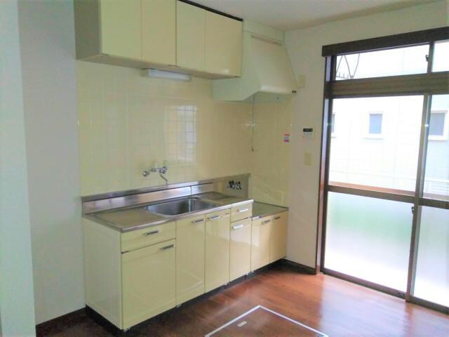 物件内観写真6　(明るいキッチンです)