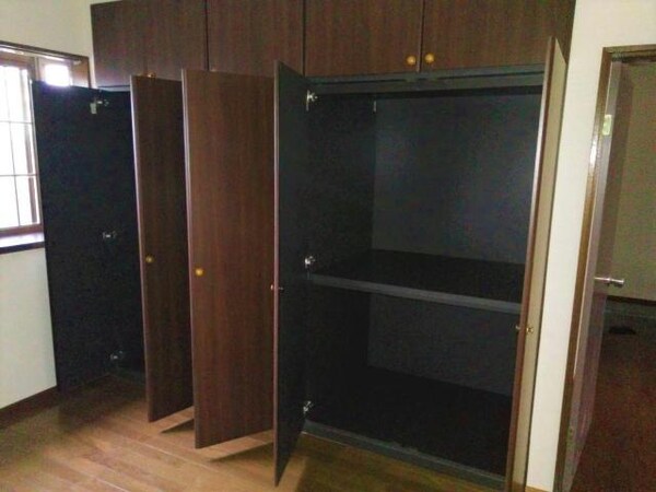 収納(広い収納で使いやすいです。)