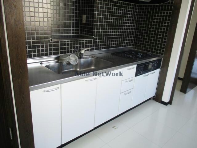 物件内観写真6　(システムキッチンです)