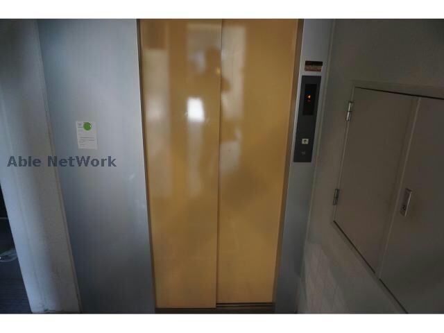 物件外観写真2　(エレベーター付きです)