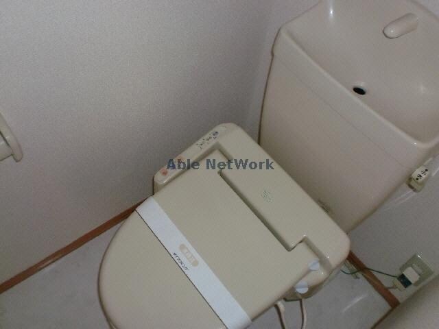 物件内観写真9　(温水洗浄便座)