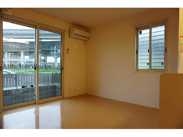 物件内観写真6　(エアコンは必需品)