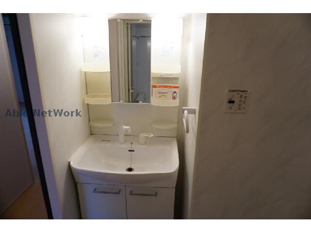 物件内観写真11　(独立洗面台)