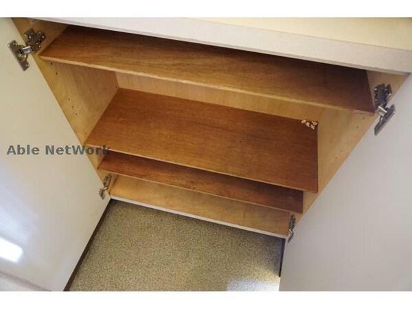 玄関回り(下駄箱あります)