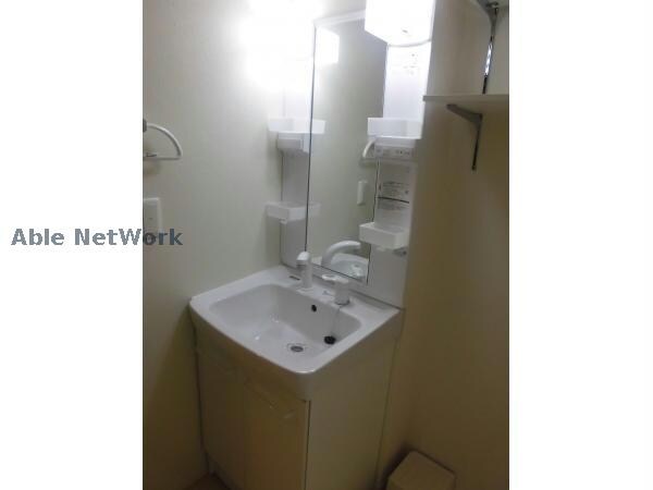 洗面所・脱衣所(便利なシャワー付き洗面台)