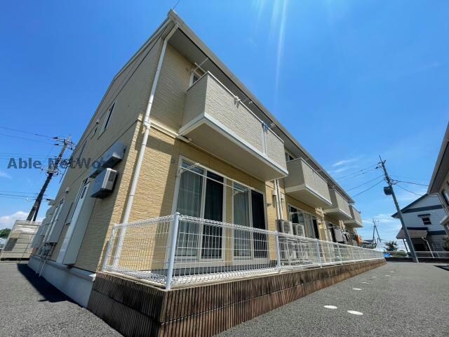 物件外観写真1　(きれいな外観です)