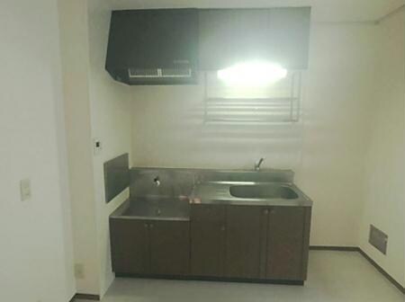 物件内観写真5　(広いキッチン)