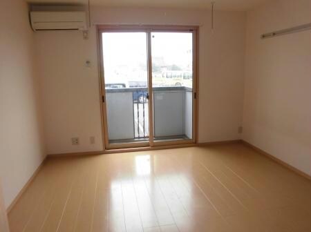 物件内観写真6　(居室にはエアコン完備)