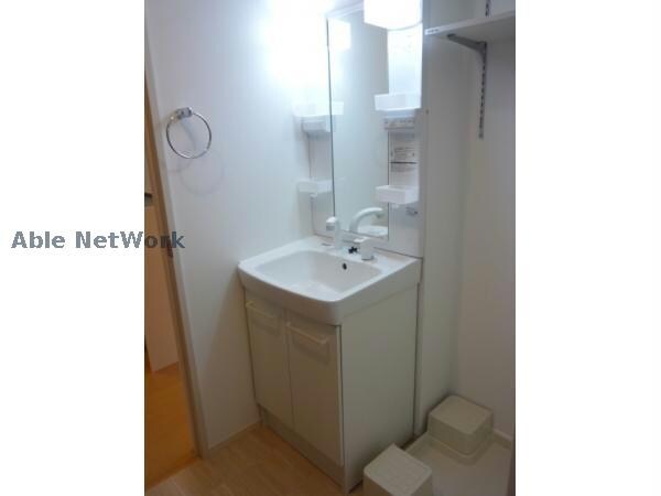 物件内観写真5　(嬉しい独立洗面台)