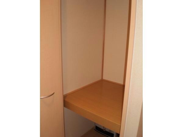 物件内観写真8　(収納スペースは室内に3つあります)